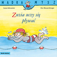Zuzia uczy się pływać